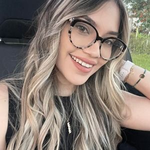 Meet your Posher, Valeria